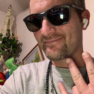 Brand: Ray-Ban / Model: Chromance / Details: Polarized lens, Medium Grey Color